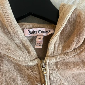Juicy couture tröja - Vintage juicy tröja, använd men fortfarande fint skick.