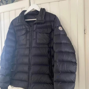 Moncler valence giubbotto - moncler valence giubbotto Size 4 Cond : 6 3200:-