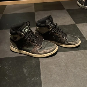 Nike air jordan - Snygga Nike air jordan patina i storlek 40,5 i okej skick. Nypris: 2500kr