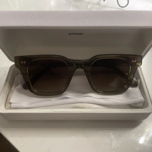 CHIMI - Säljer mina jättefina Chimis i modellen 04. Köpte dom i våras men säljer dom eftersom att dom inte kommit till användning! Köpte dom för 1250 kr och säljer dom för 500kr då dom nästan är som nya utan några defekter eller repor. Pris kan diskuteras!