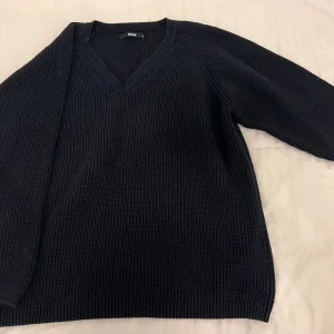 Stickad tröja  - Jätte skön stickad tröja som inte alls lurvar sig eller kliar. Storlek Xs/S 