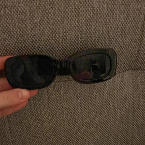 Solglasögon svarta  - OBS! tryck inte på köp utan skriv till mig privat 