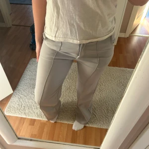 Madlady kostymbyxor  - Säljer dessa superfina byxorna från madlady. Fint skick! Köparen står för frakt❤️❤️