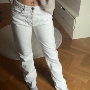 Zara jeans - Zaras mid waist jeans❣️