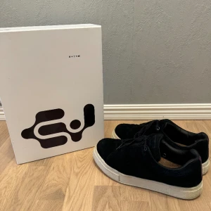 Eytys skor  - Eytys skor i bra skick, cond 8/10. Storlek 44  Box medföljer, hör av er vid frågor! 