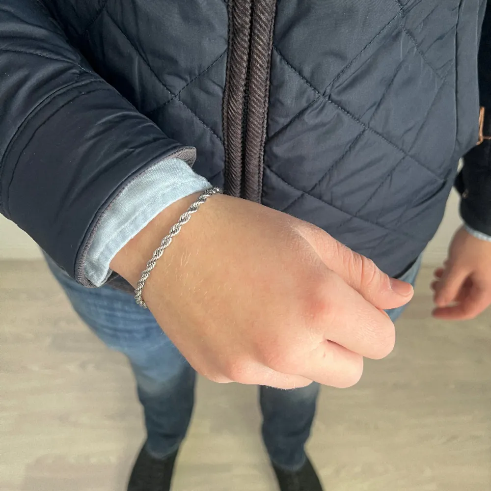 Cordell armband i rostfritt stål hämta hem sommarens grischigaste armband Skriv i meddelande om ni vill köpa fler produkter på samma order så löser vi de. Accessoarer.