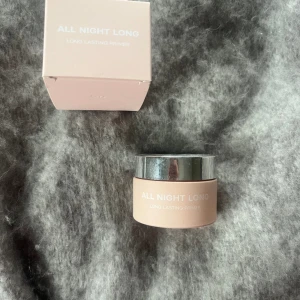 Caia primer - Caia all night long, long lasting primer💘 använd 2 gånger men har tagit upp med en spatula så mina händer har inte rört produkten. 