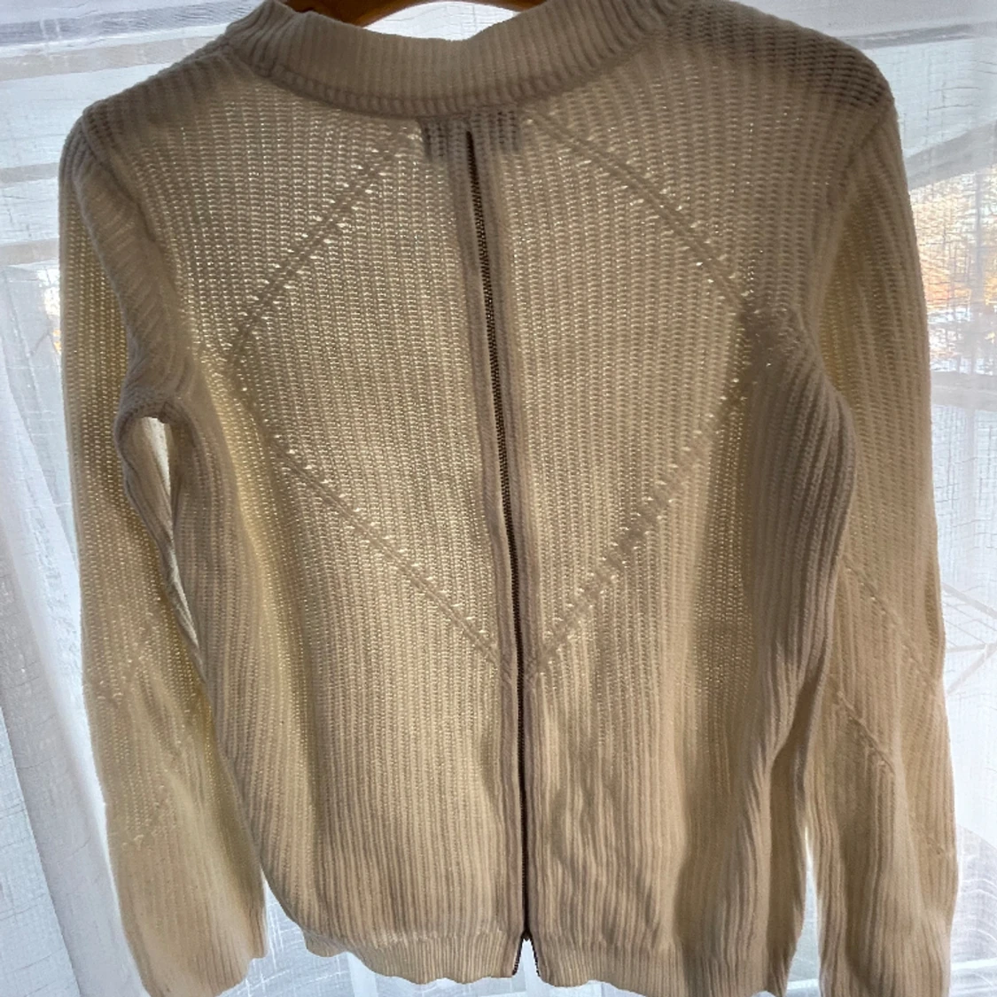 Vit stickad tröja  - 90