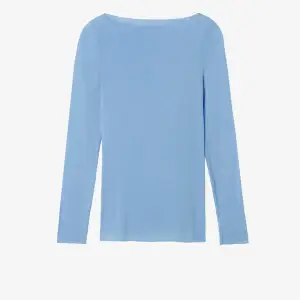 Jätte fin ljusblå intimissimi tröja. Använd fåtal gånger , fint skick förutom ett litet hål i vänstra armen som inte syns alls vid användning!Pris kan diskuteras vid snabb affär!❤️ TRYCK INTE PÅ KÖP NU❗️
