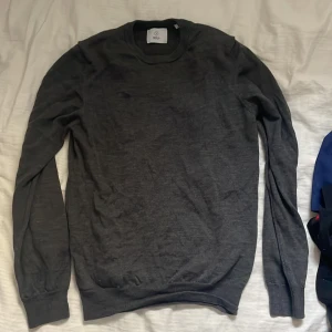 Bläck swetshirt  - Fet kostar runt 1 lax 