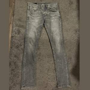 Dondup George jeans | Skick: 9.5/10, nästan aldrig använda | Storlek: 30 | Nypris: 3299 | Pris: 1199 | Fraktar via postnord eller instabox 🚚📦 | Hör av dig vid minsta fråga eller fundering |