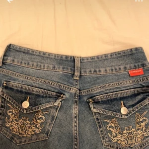 Lågmidjade Jens  - Super snygga långmidjade Jens. Med coola detaljer på. 