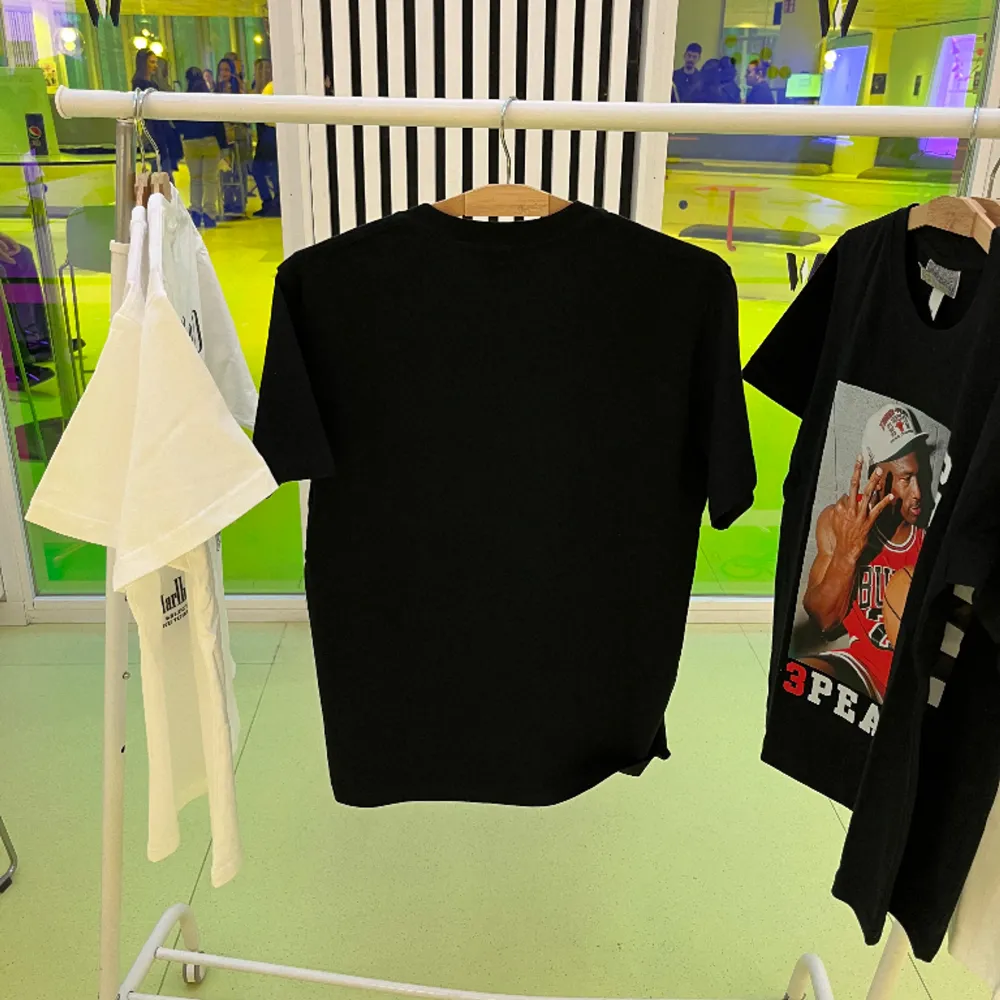Stilren Asap Rocky T-shirt säljs av UF företaget GrafiTeeUf på Instagram.  Ej använd, endast frakt!. T-shirts.