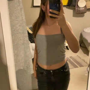 Linne - Linne från Gina i storlek M men väldigt liten i storleken sitter bra på mig som har s/xs och säljer den för gillar it hur den passar mig💗