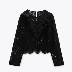 Zara spets blus  - Jätte fin blus från zara, inga defekter❣️