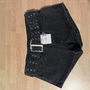 Adika black denim shorts - Ett par svarta jeansshorts från Adika! Oanvända pga för liten för mig mig. 