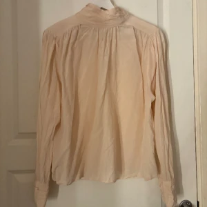 Blus - Super fin blus som passar både xs, s och m!