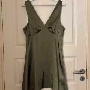 Klänning  - Super söt klänning som passar både M och L! 