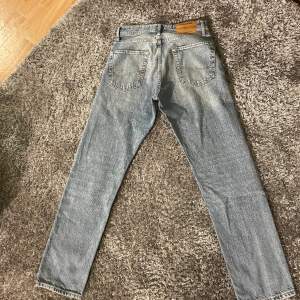 | Jack and Jones jeans | storlek: 30/34 | skick: bra | modellen på bilden är 179 och väger ca 63 | Fraktas spårbart via postnord📩📦 | leveranstid 1-3 arbetsdagar | hör av er vid frågor och funderingar🙌🤝