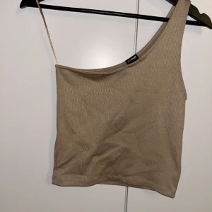 Linne  - Från Gina , fint skick 