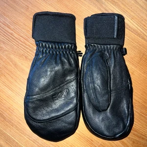 Vantar - Oanvända vantar storlek 7