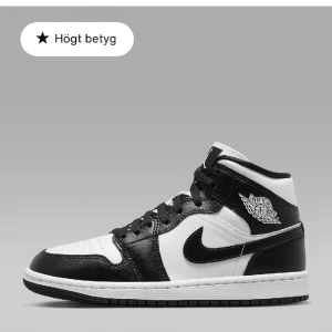 Air Jordan 1 mid - Storlek 40, säljer för att dom är förstora, relativt nyskick, köpt från Nikes hemsida, låda finns med.