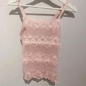 Rosa spetslinne - Som nytt🤍