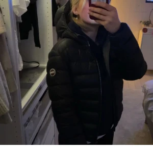 Colmar jacka  - Säljer min fina colmar jacka i mycket bra skick💕 Orginalpris 5000kr Pris kan diskuteras⭐️
