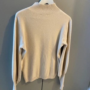 Stickad beige tröja - Mysig höst/vinter tröja