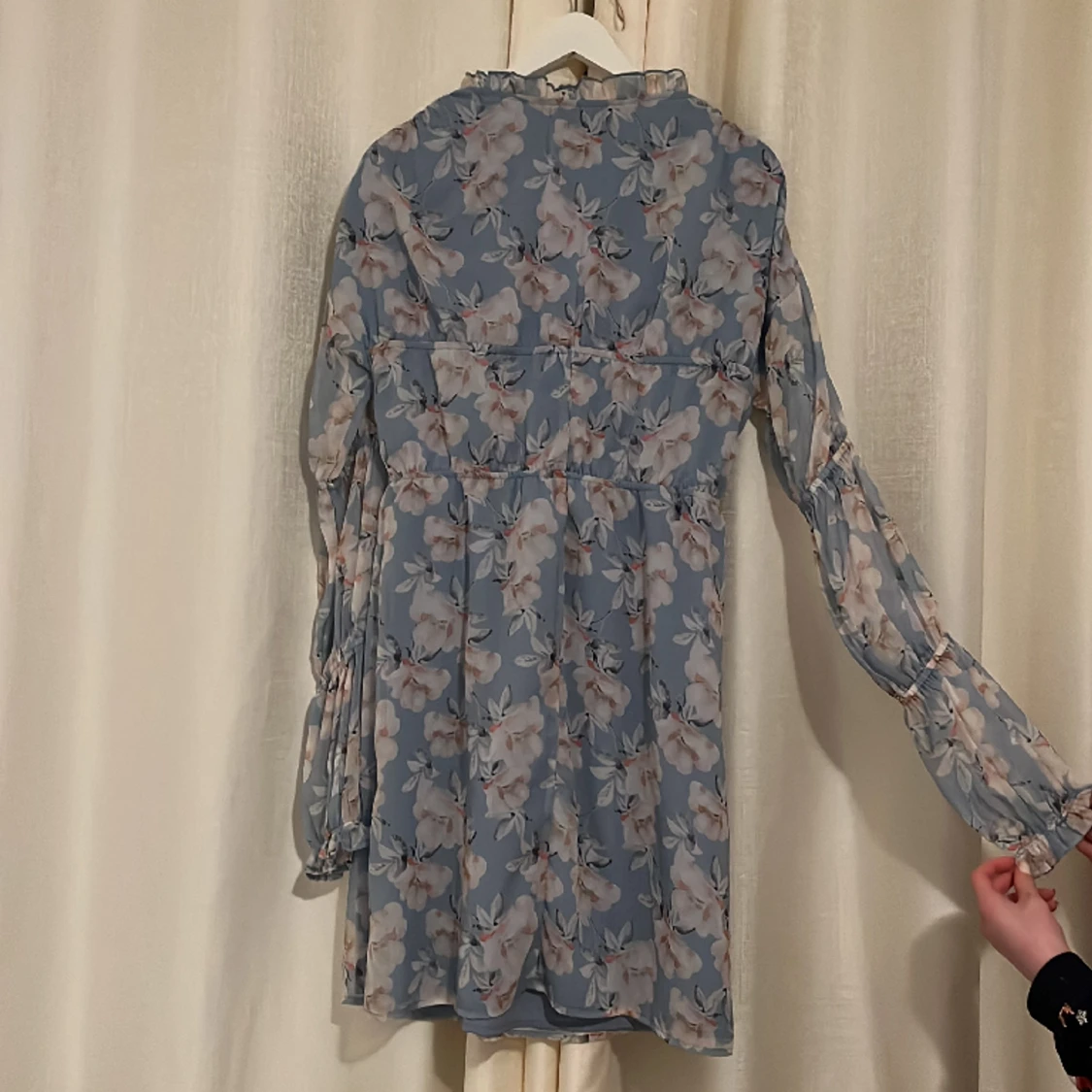 Blå blommigklänning från NAKD - 90