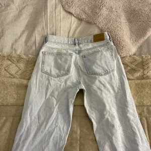 gina tricot jeans - strl 32 straight leg💓💓 mid waist💓