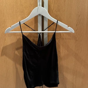 Topp - Säljer denna jätte fina topp från Zara