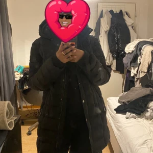 Chiara Forti jacka  - En superfin Chiara Forti jacka köpt ifrån bubbleroom för 2299kr, endast använd några gånger. Pris kan diskuteras💞💞