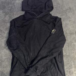 Supersnygg hoodie från Lyle&Scott, väldigt bra skick, har gömda fickor (kan visa privat vid intresse), Relaxed fit, nypris 800