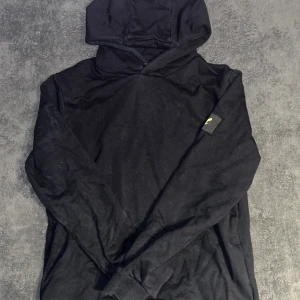 Lyle & Scott hoodie! - Supersnygg hoodie från Lyle&Scott, väldigt bra skick, har gömda fickor (kan visa privat vid intresse), Relaxed fit, nypris 800