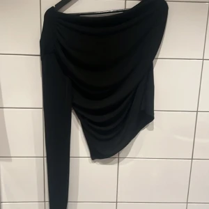 Tröja - En arm. Jättefin och skön. Aldrig använd. 