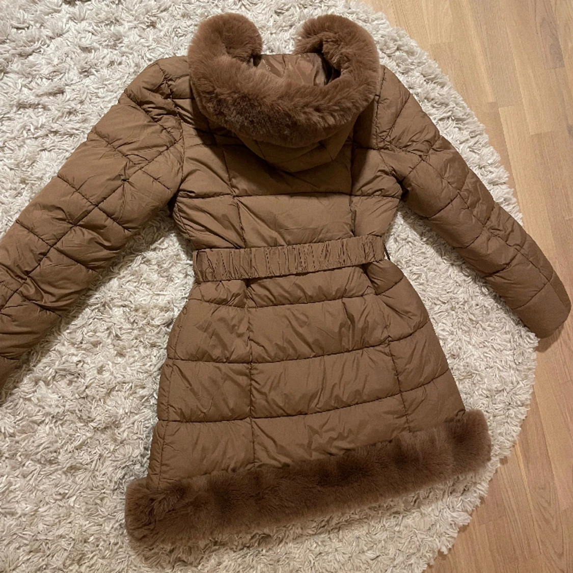 Ny brun vinterjacka  - 90