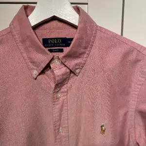 Skjorta från Ralph Lauren i fint skick, sparsamt använd.