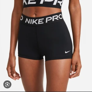 Nike pro  - Använda max 3 gånger, bra skick. 