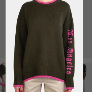 Chloe/nathalie shuterman city sweater  - Söker en nathalie/Chloe shuterman city sweater, helst Los Angeles, london, Milano, New York men andra funkar också. betalar bra!!! 