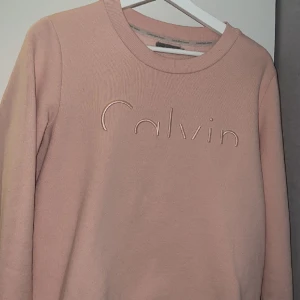 Sweatshirt  - Calvin Klein swtshirt🤍