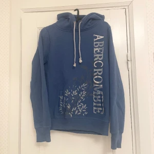 fin blå hoodie - finns redan i en annons på min sida! gå dit för att få mer info ❤️