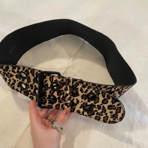 Brett leopard bälte  - Jättefint brett bälte❣️ 105 cm
