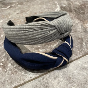 Diadem  - Två stycken fina diadem. Kika gärna på mina annonser, säljer mycket:) 