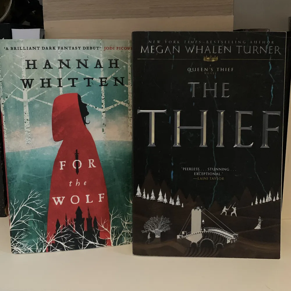 Finns i hem med katt! Köpare står för frakt. The thief - 90kr  The bone spindle - 50kr. Övrigt.