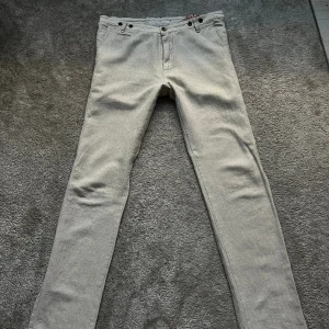 Claes Göran byxor - Exklusiva högkvalitativa Claes Göran byxor i nyskick Storlek 2