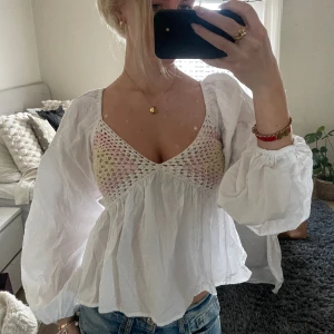 Vit blus  - Köpt på asos, använd en gång. 🤍🤍 