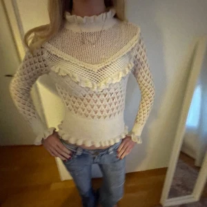 Tröja från zara  - Snygg och unik tröja från zara🙌🏼
