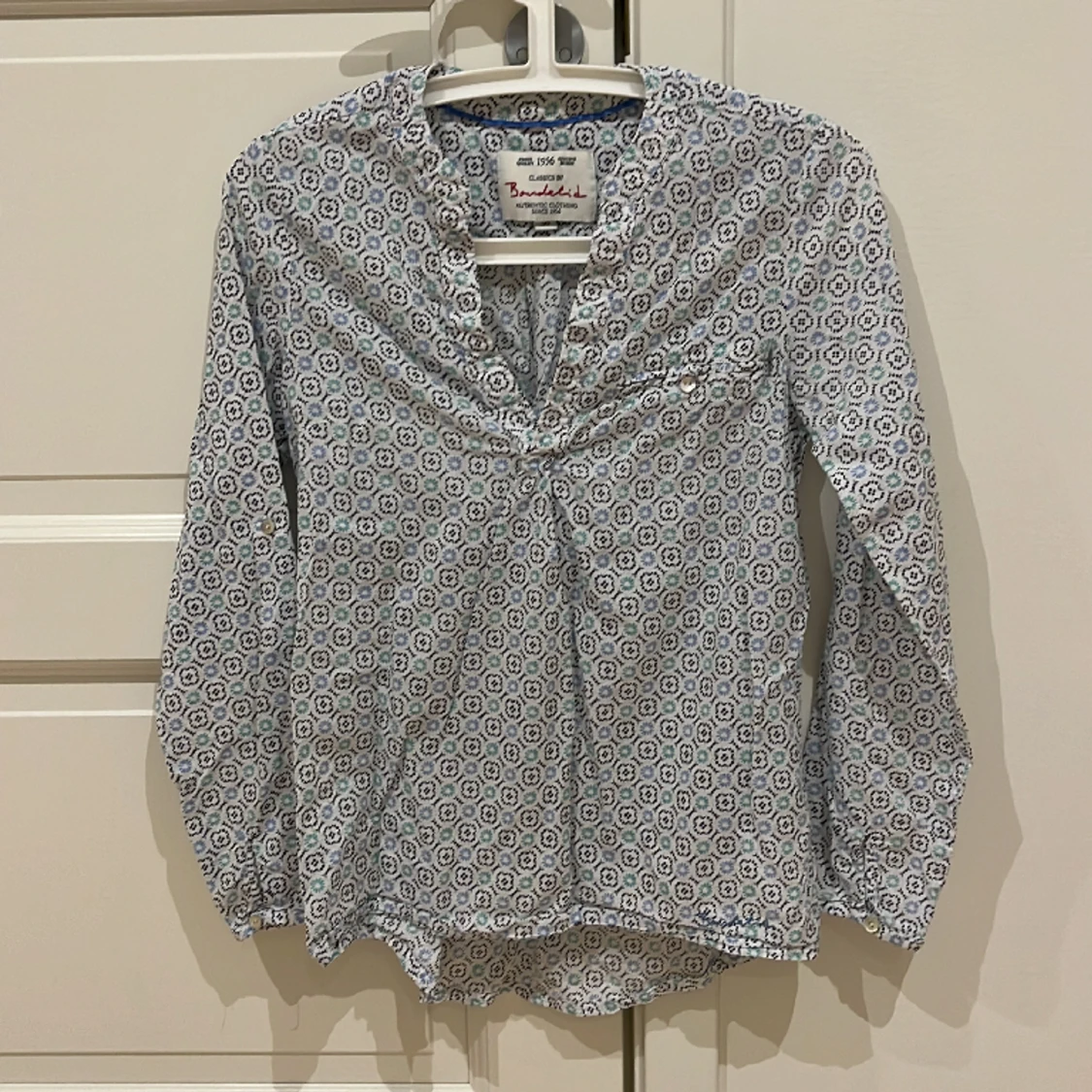 Fin blus från Bondelid 