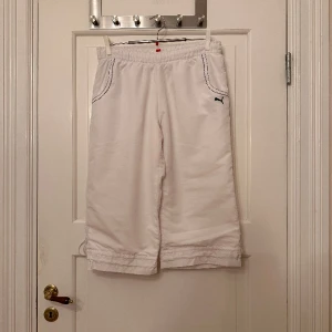 Trekvartsbyxa puma  - Vit trekvarts tränings/fritids byxa. Storlek L. Aldrig använda.